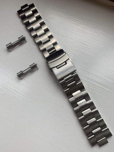 Seiko 22mm oyster style - 22mm,